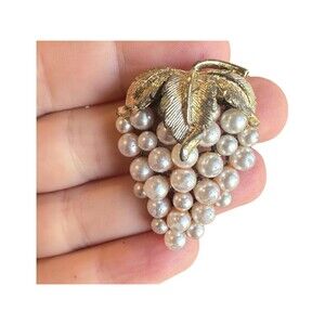 Vintage Grape Cluster Brooch Pin Gold Tone Faux Pearl